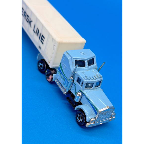 Vintage Semi Tractor Trailer, MAERSK LINE HO Scale 1/87 Diecast Transport - Picture 5 of 10